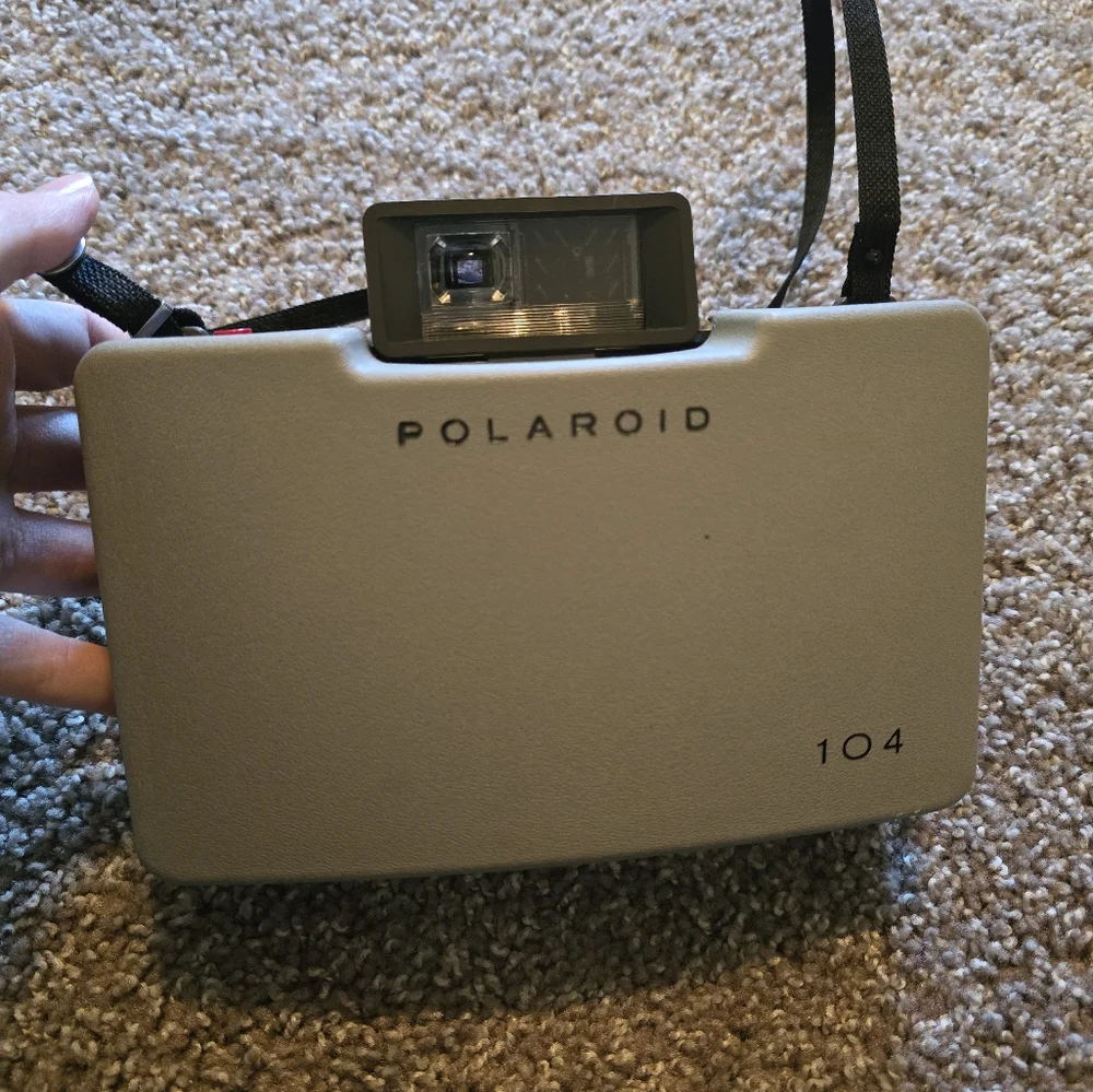 Vintage Retro Polaroid Land Camera Automatic 104 W/ Flash Bulbs & Case UNTESTED